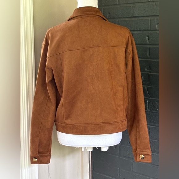 Cute, boxy faux suede jacket NWT - Picture 4 of 4